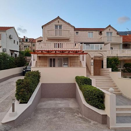Apartments Jerica Бол Екстериор снимка