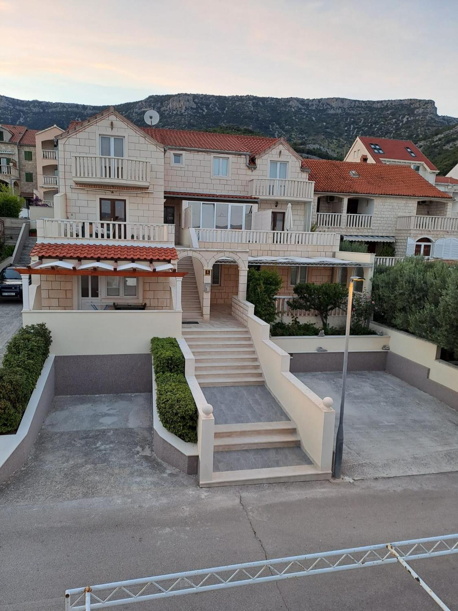 Apartments Jerica Бол Екстериор снимка