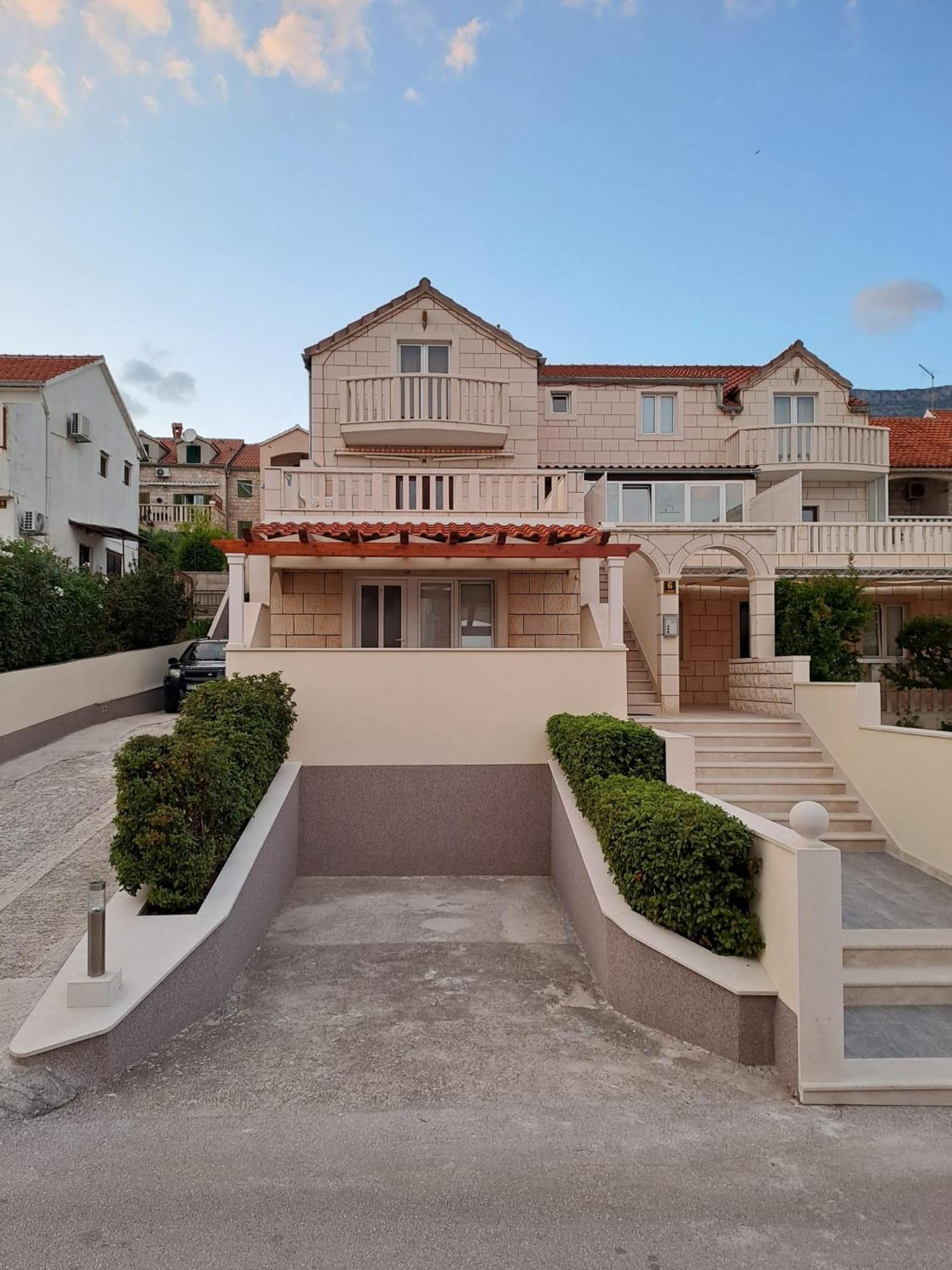 Apartments Jerica Бол Екстериор снимка
