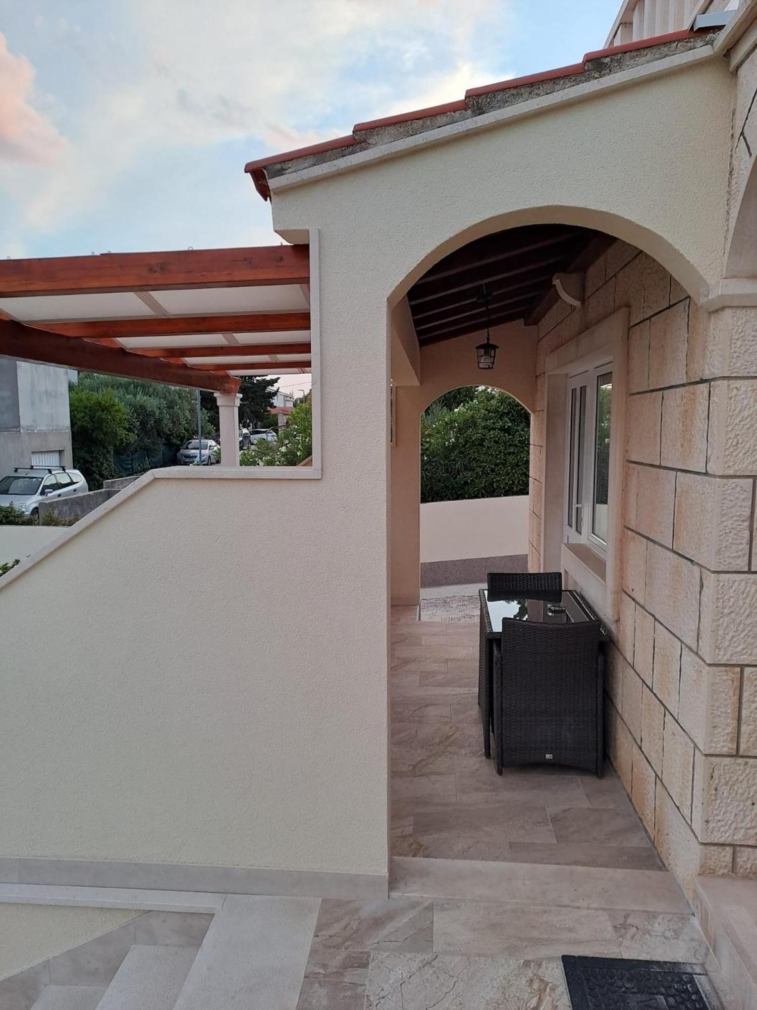 Apartments Jerica Бол Екстериор снимка