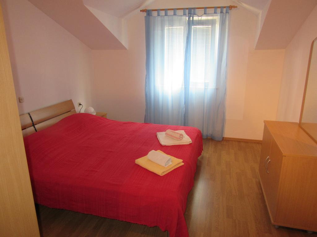 Apartments Jerica Бол Екстериор снимка