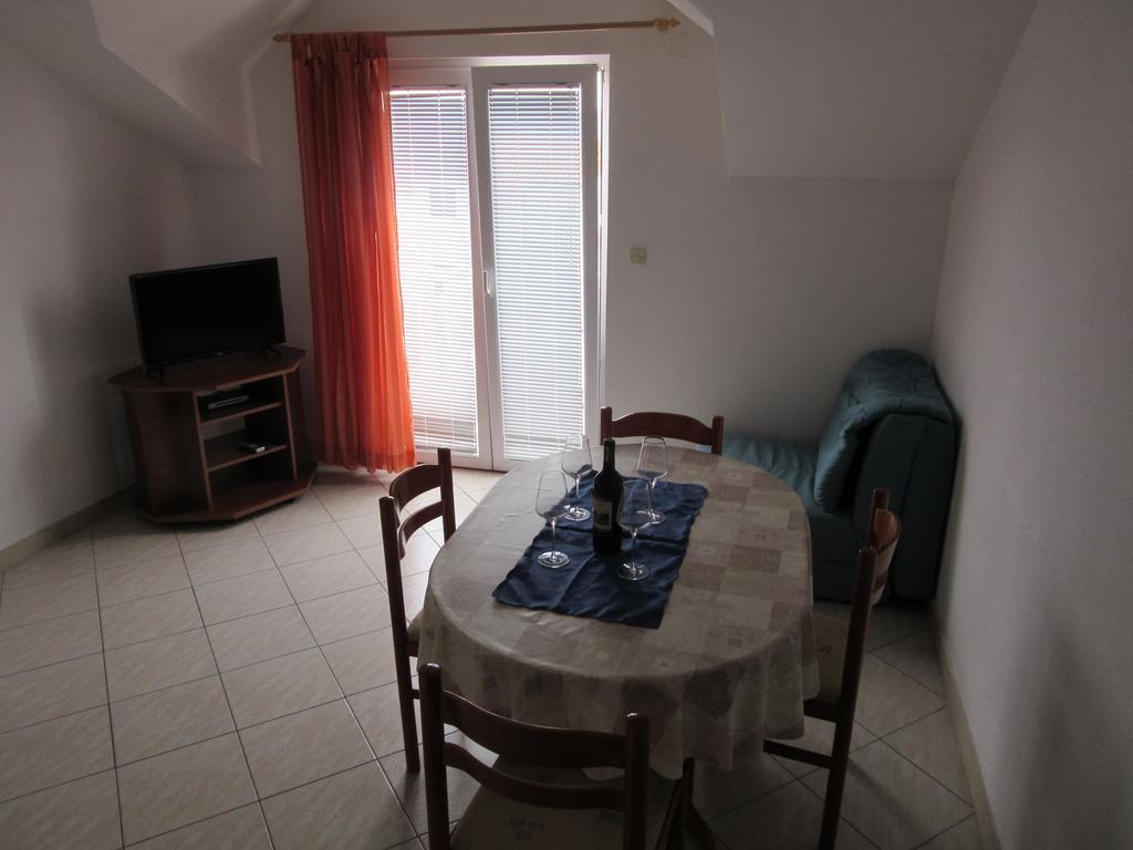Apartments Jerica Бол Екстериор снимка